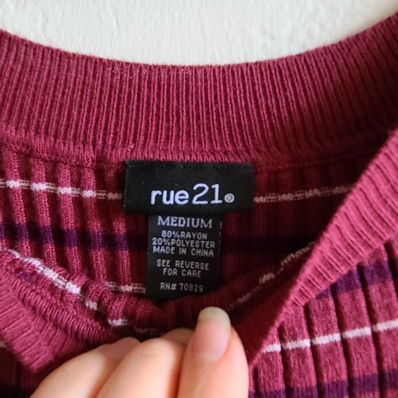 Rue21 | Ribbed Red and Burgundy Striped 3/4 Sleeve Shirt - Picture 4 of 5